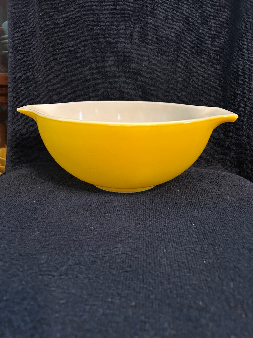 Pyrex Vintage Solid Yellow/Daisy Gold Cinderella 443 2.5 Quart Mixing Bowl